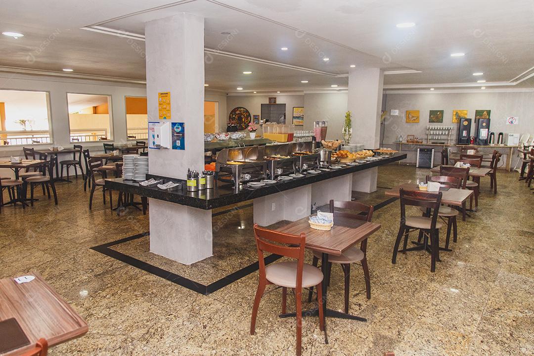 Café da manhã do hotel com frutas e banquetes