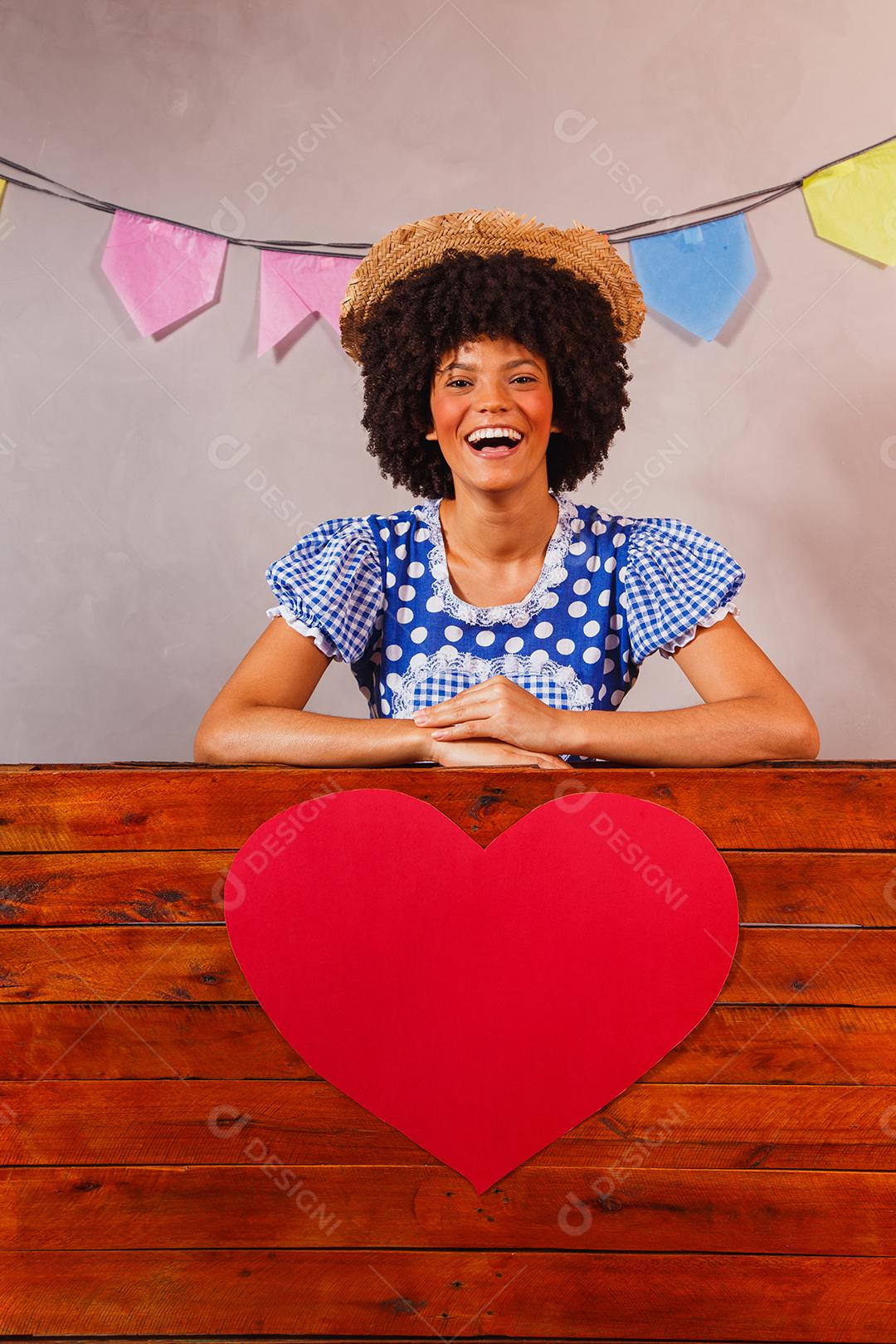 jovem afro vestida para festa junina