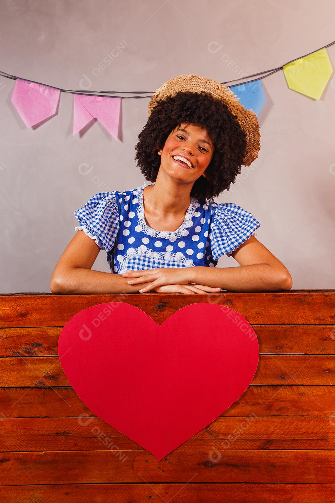 jovem afro vestida para festa junina