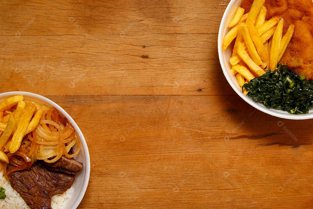 Delicioso prato de frango empanado com arroz e Prato de Arroz feijão batata frita e bife