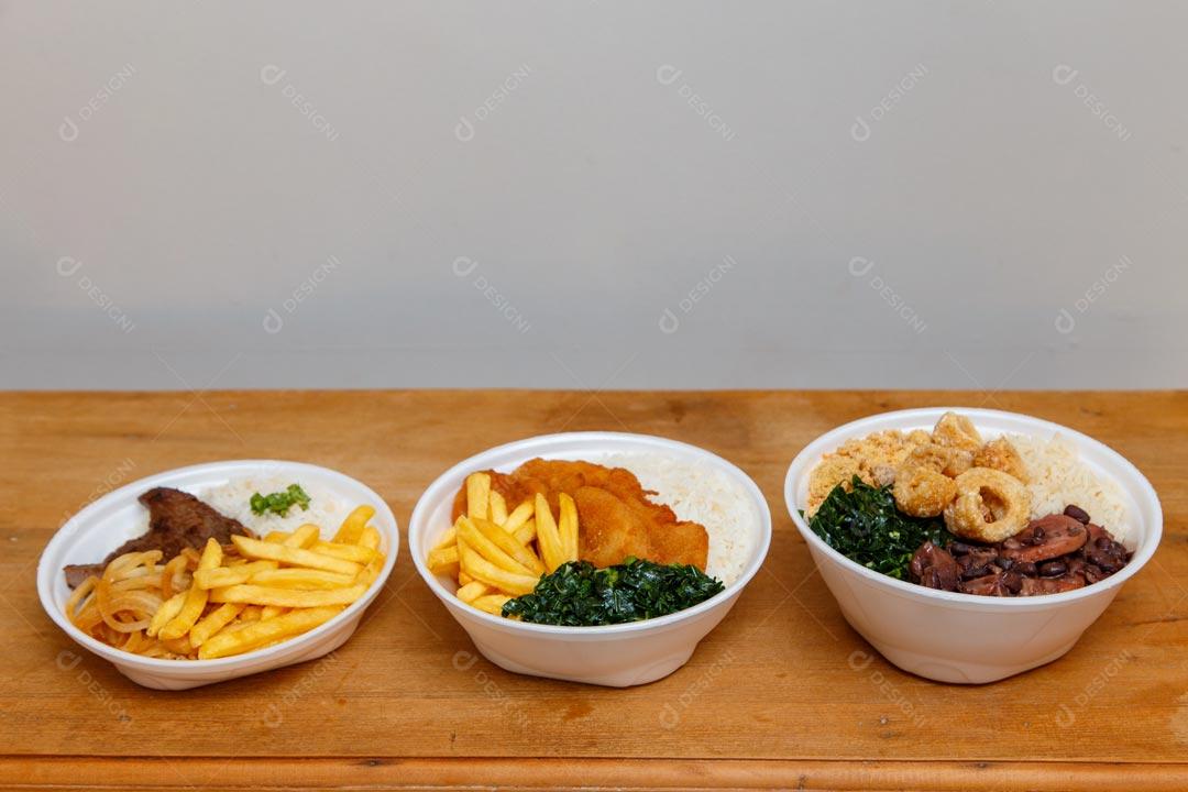 Diferentes marmitex deliciosos Marmitas Sobre a Mesa Comidas Diferenciadas