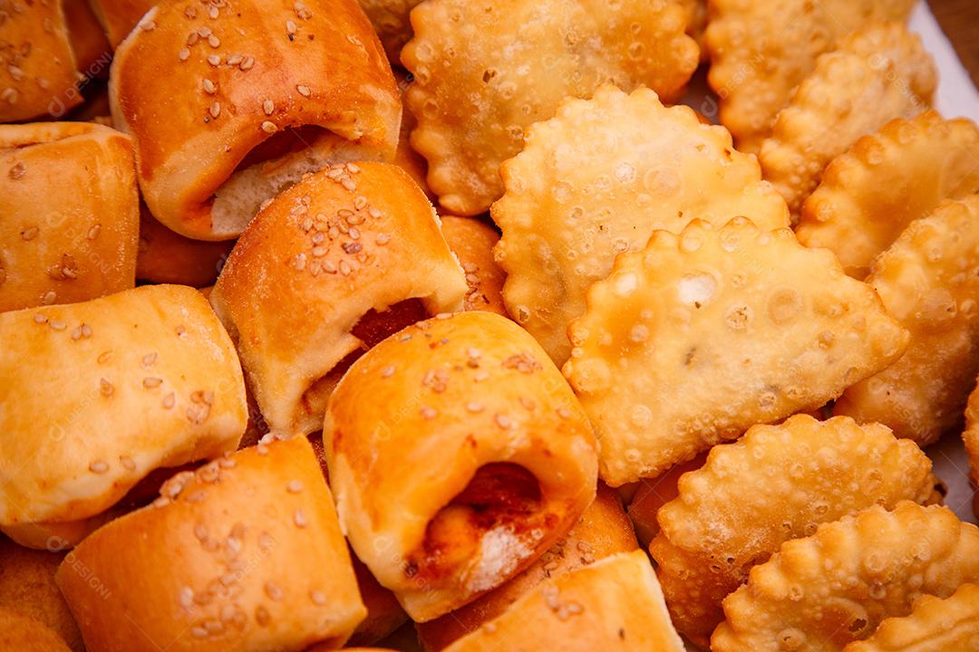 deliciosos petiscos de festa. Salgadinhos fritos