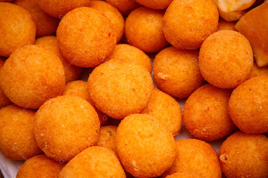 deliciosos petiscos de festa. Salgadinhos fritos