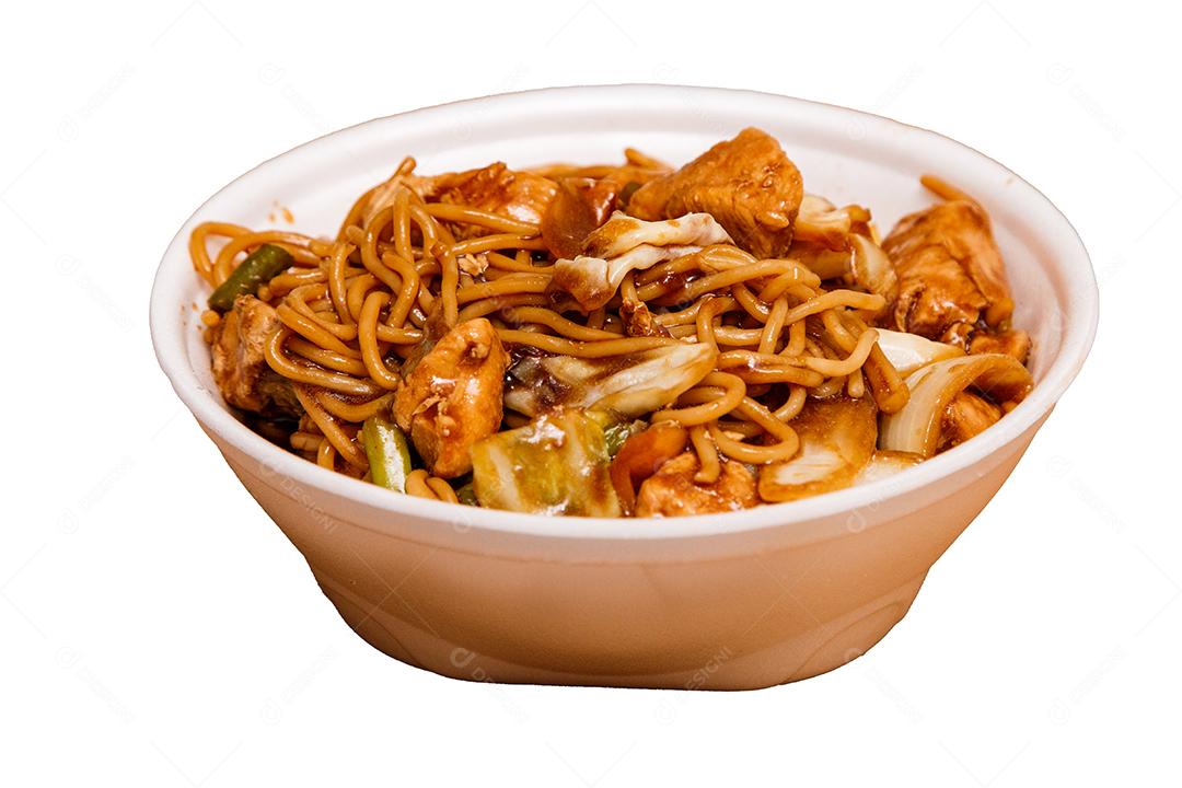 Tigela com yakisoba Comida Japonesa em fundo branco