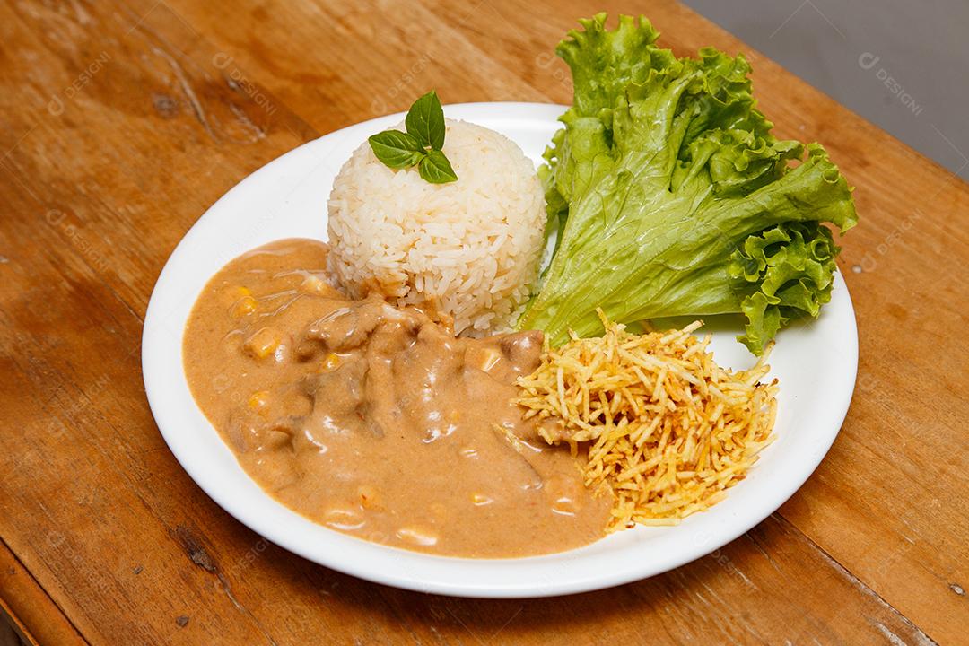 Prato Delicioso de Estrogonofe de frango