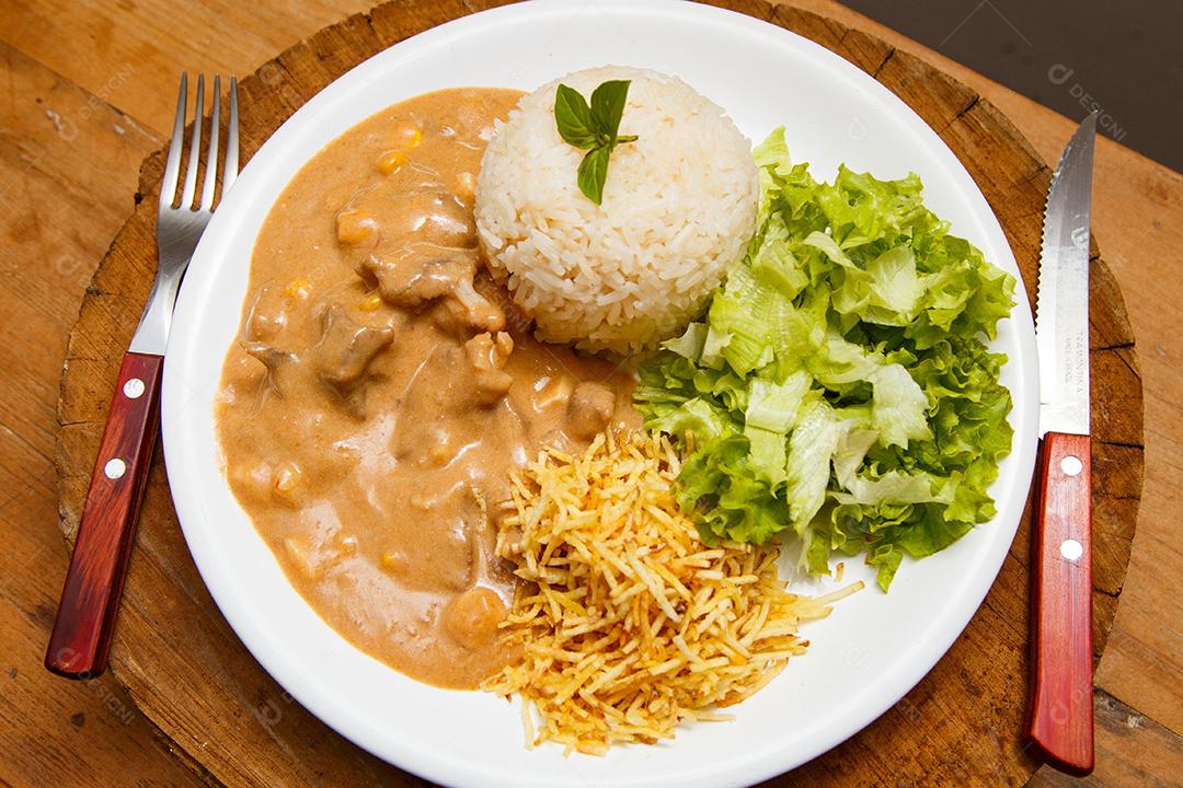 Prato Delicioso de Estrogonofe de frango