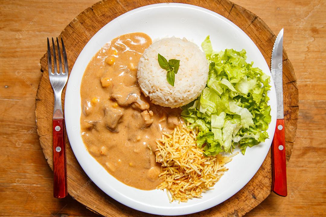 Prato Delicioso de Estrogonofe de frango