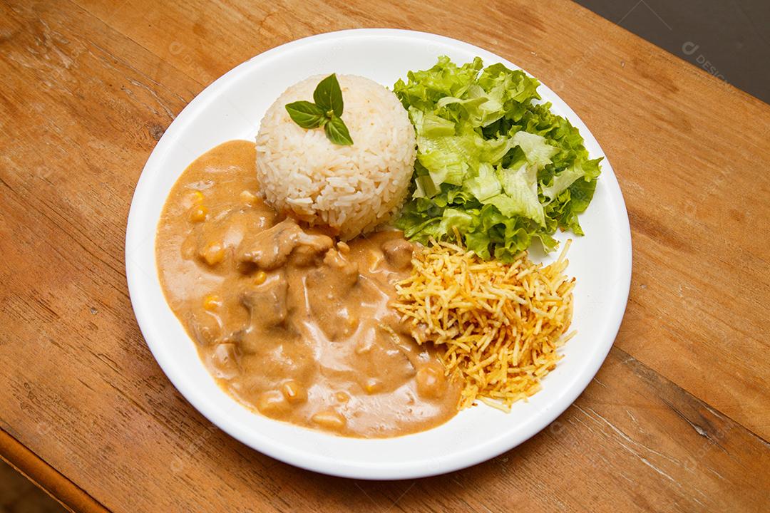 Prato Delicioso de Estrogonofe de frango