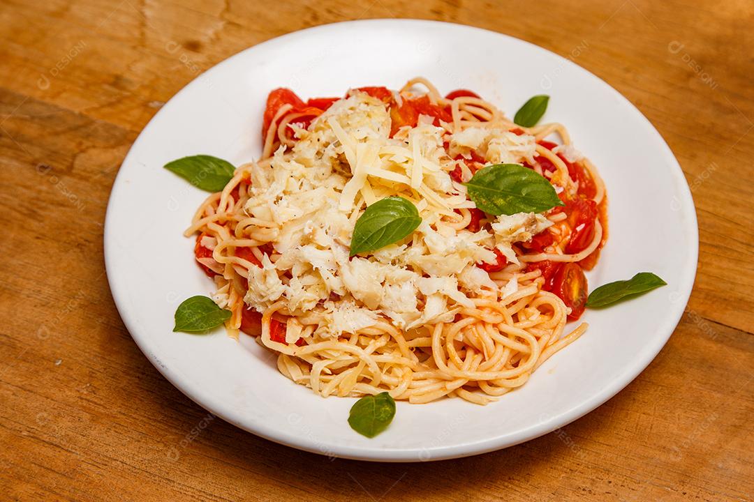 Delicioso espaguete servido em um prato