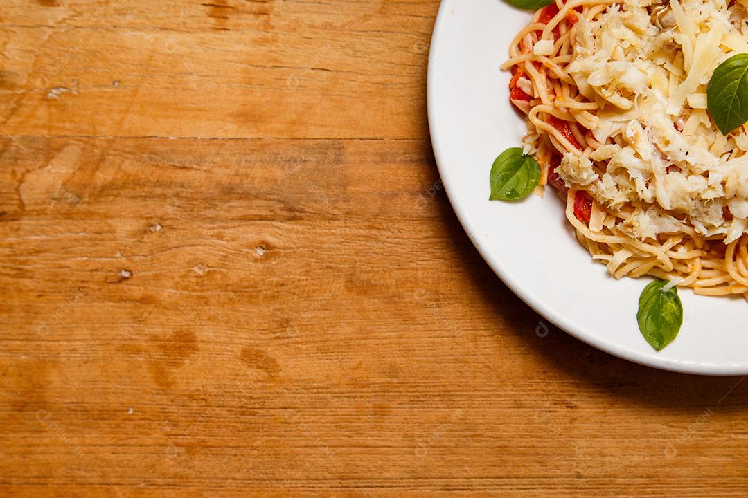 Delicioso espaguete servido em um prato