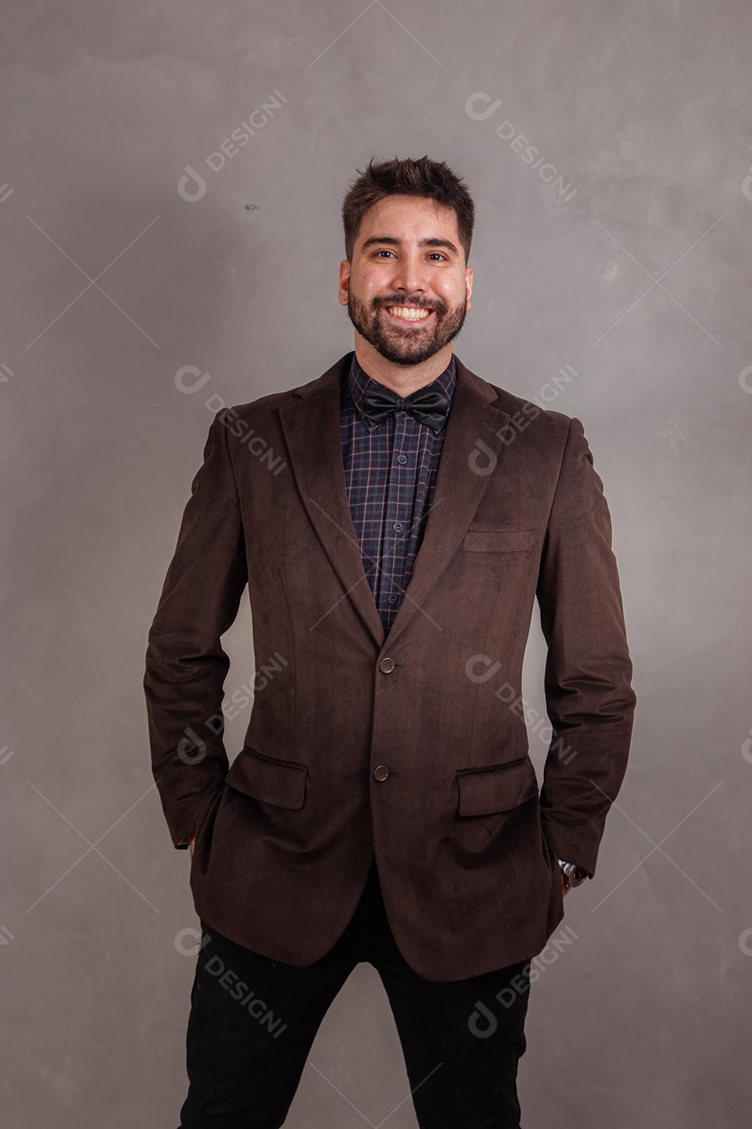 Homem de Negócios em fundo cinza