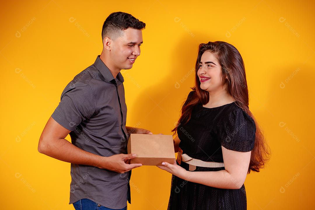 Casal de Amantes Apaixonados