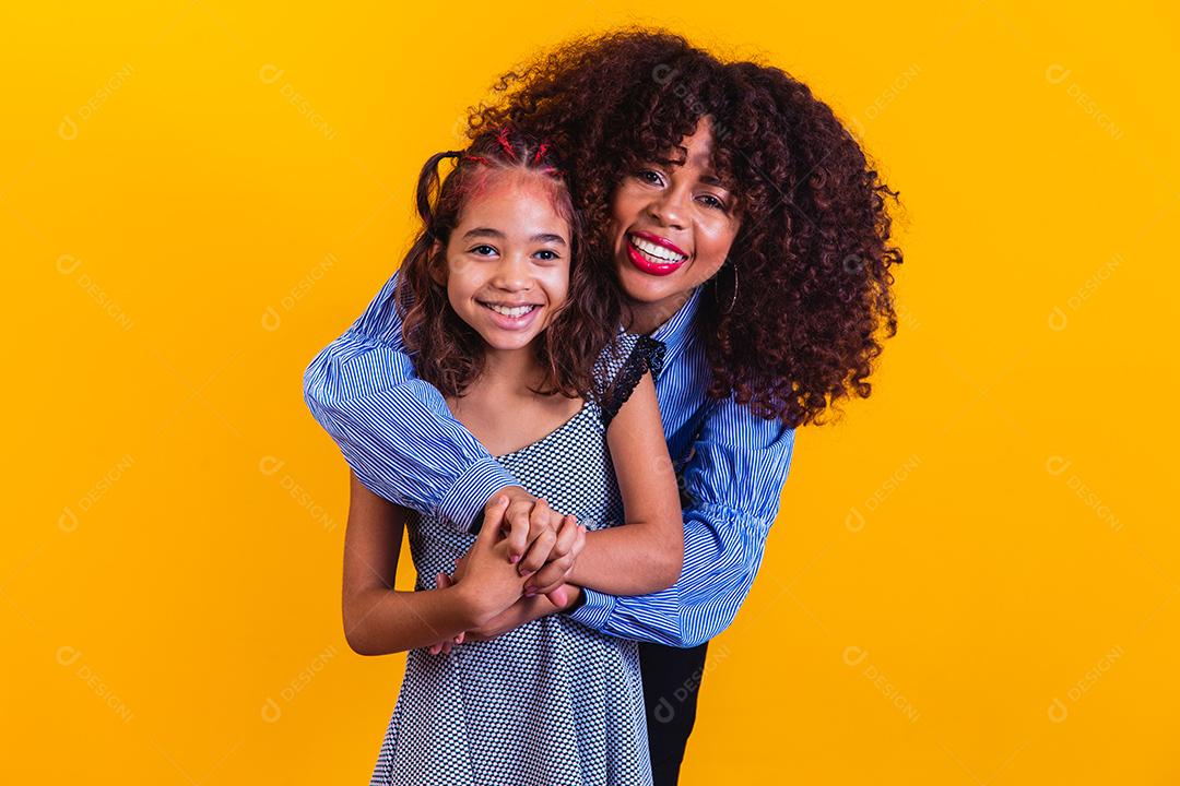 Mãe afro e sua Filha Adorável