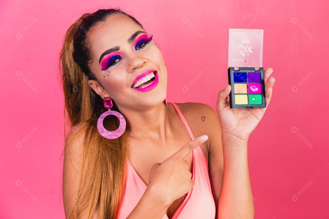 Mulher Bonita Segurando Paleta Maquiagem Várias Cores Carnaval