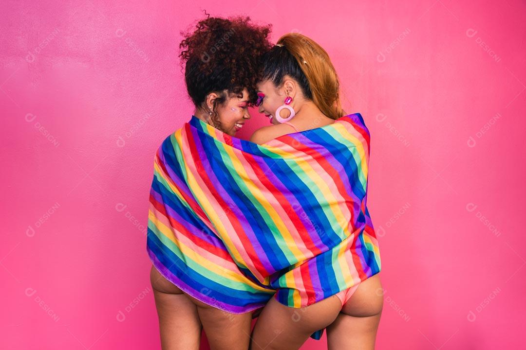 Mulheres Amigas Fantasiadas Com Bandeira LGBT Orgulho Lgbt Casal
