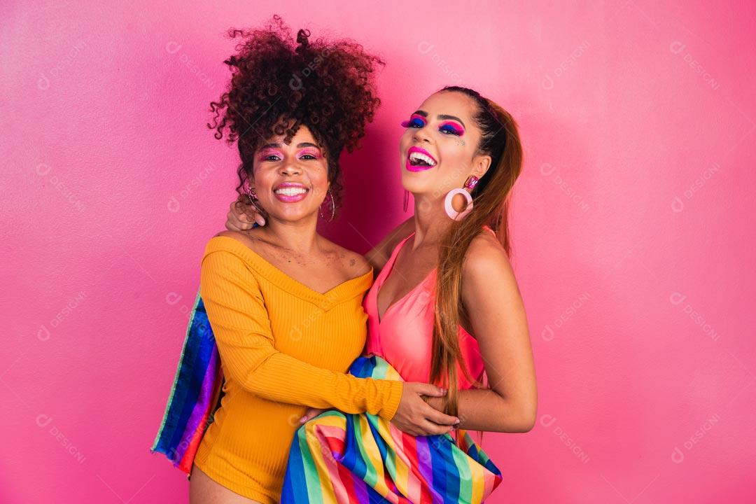 Mulheres Amigas Fantasiadas Com Bandeira LGBT Orgulho Lgbt Casal
