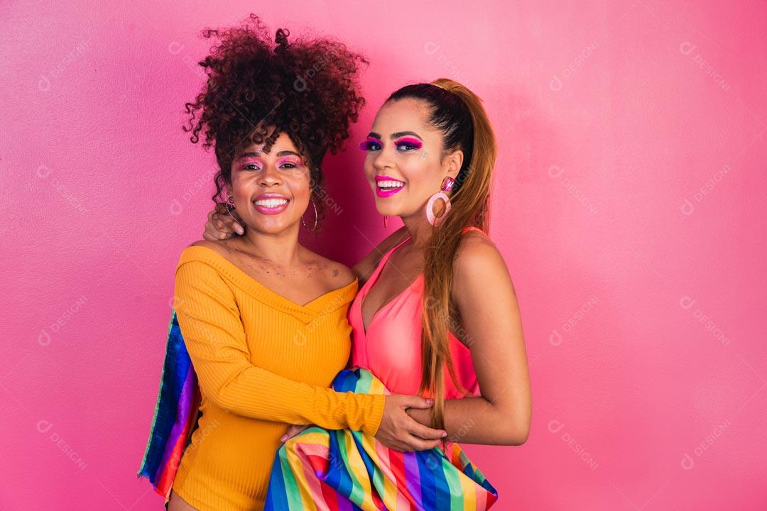 Mulheres Amigas Fantasiadas Com Bandeira LGBT Orgulho Lgbt Casal