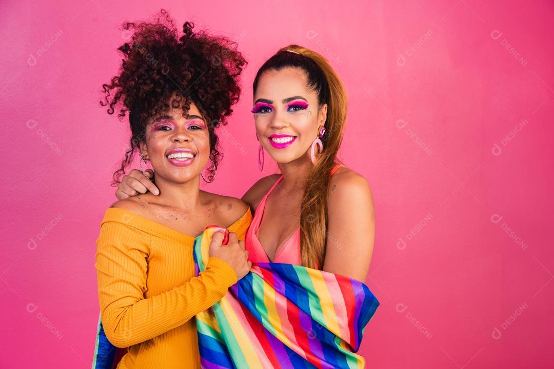 Mulheres Amigas Fantasiadas Com Bandeira LGBT Orgulho Lgbt Casal