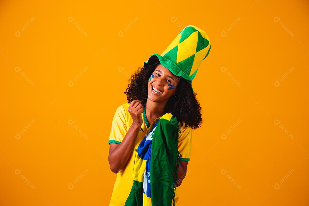 Fã brasileiro comemorando gol