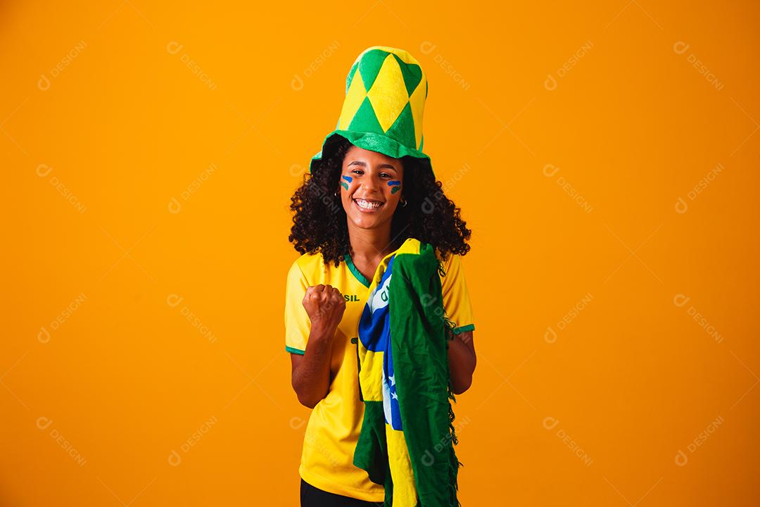 Fã brasileiro comemorando gol