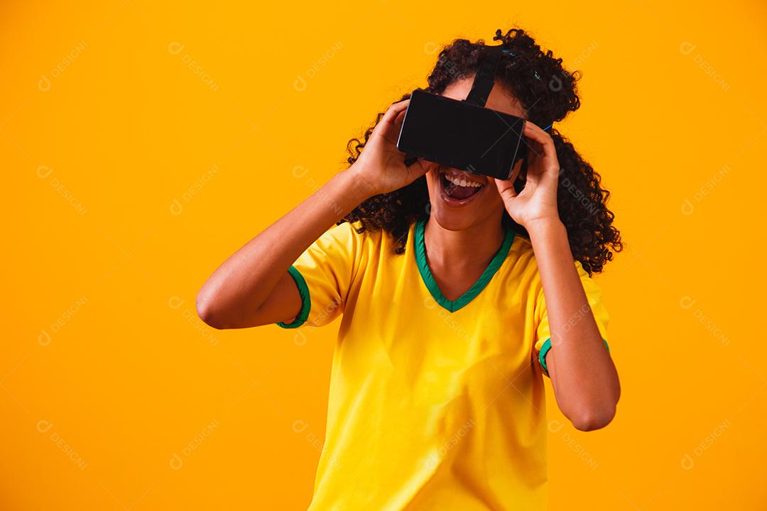 Fã brasileiro mostrando seu celular