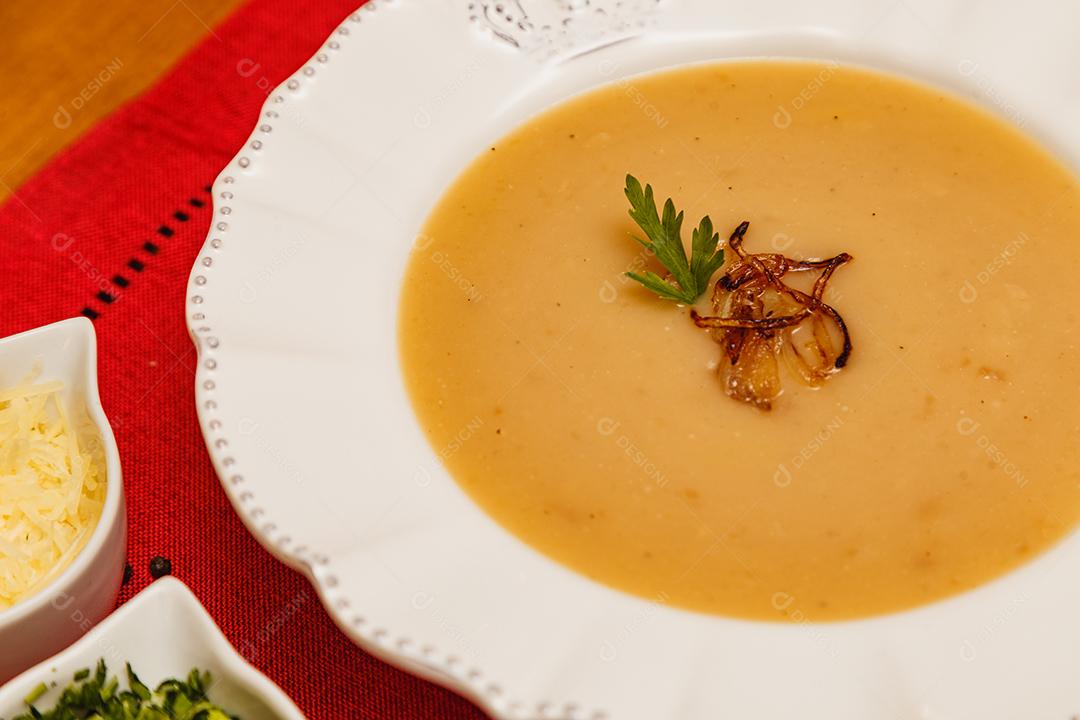 Prato de Caldo de feijão delicioso