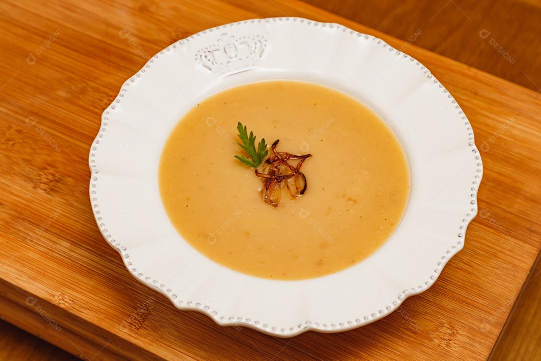 Prato de Caldo de feijão delicioso