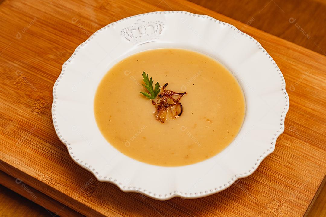 Prato de Caldo de feijão delicioso