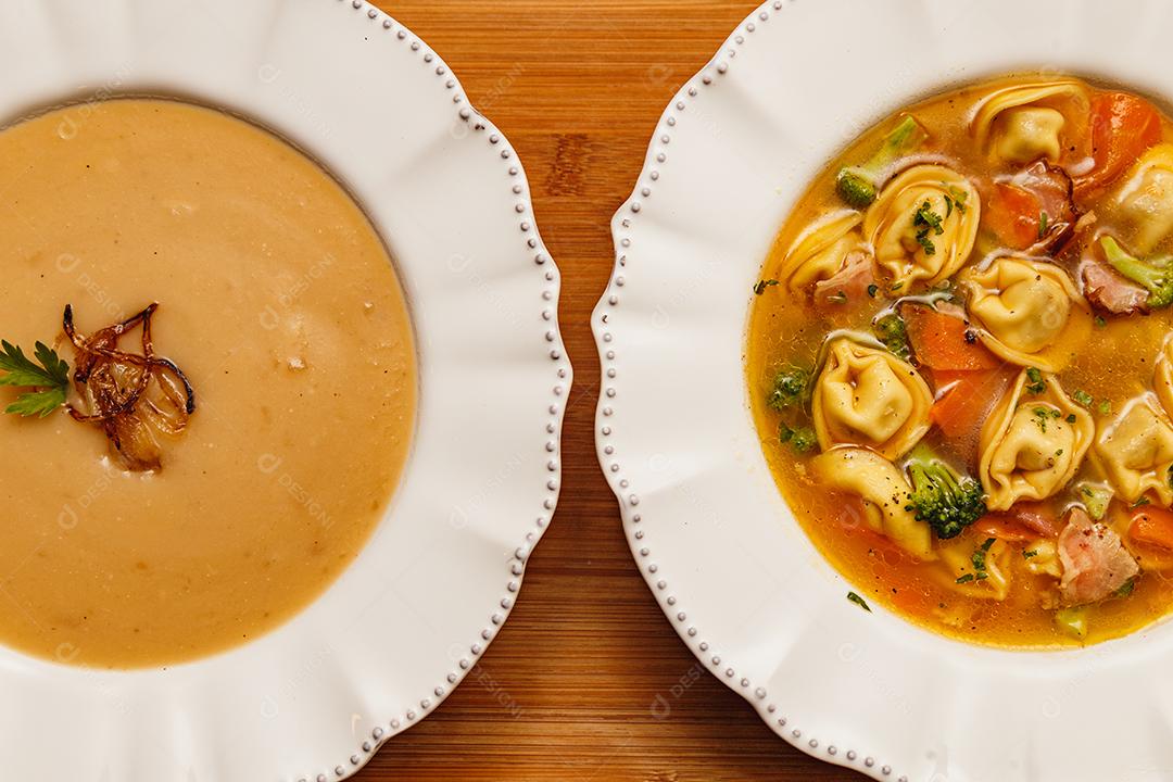 Prato de Caldo de feijão e macarrão delicioso