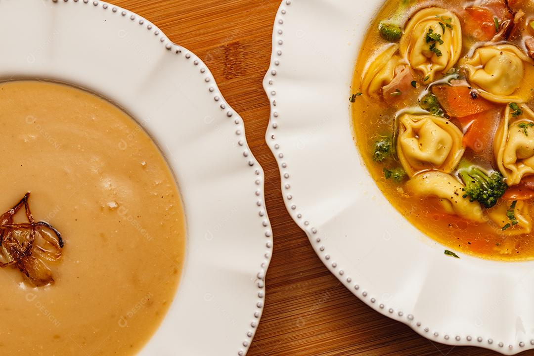 Prato de Caldo de feijão e macarrão delicioso