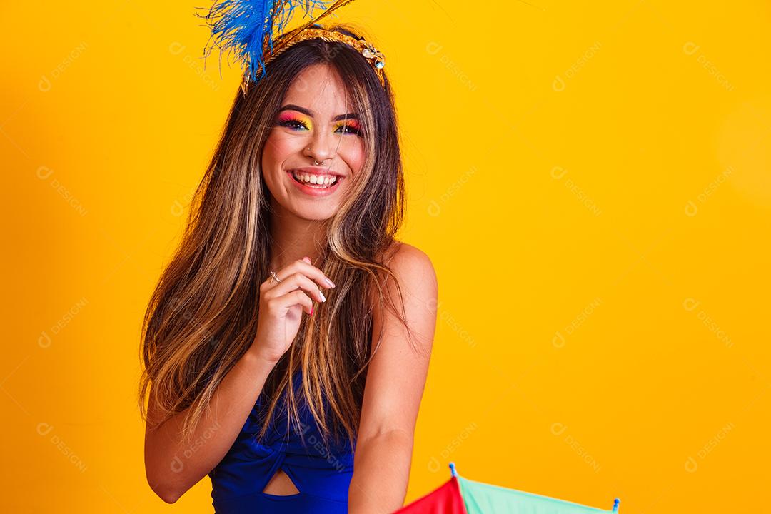 jovem mulher bonita vestida para carnaval