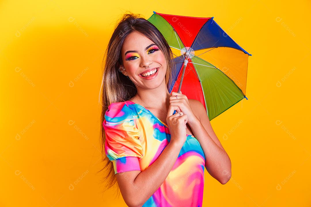 jovem mulher bonita vestida para carnaval