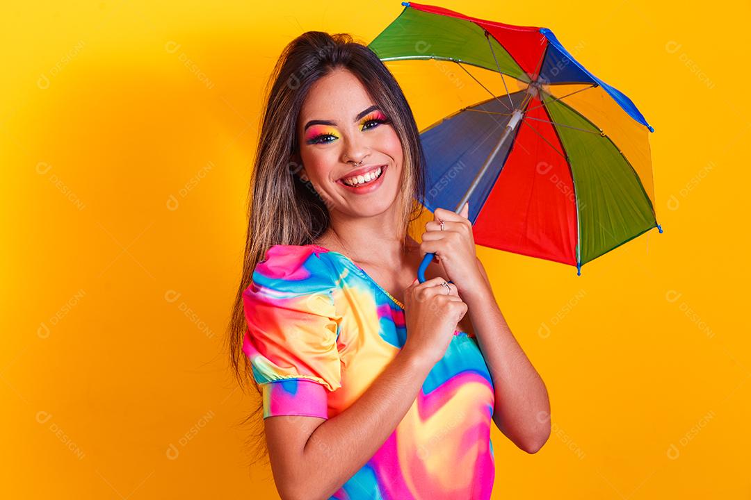 jovem mulher bonita vestida para carnaval
