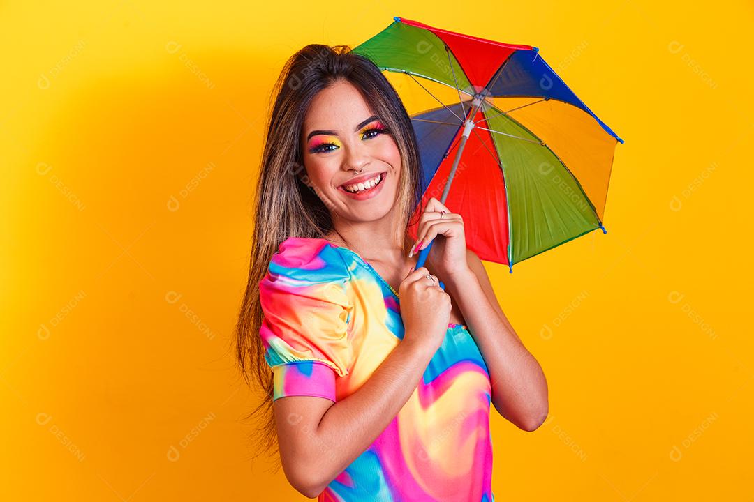 jovem mulher bonita vestida para carnaval