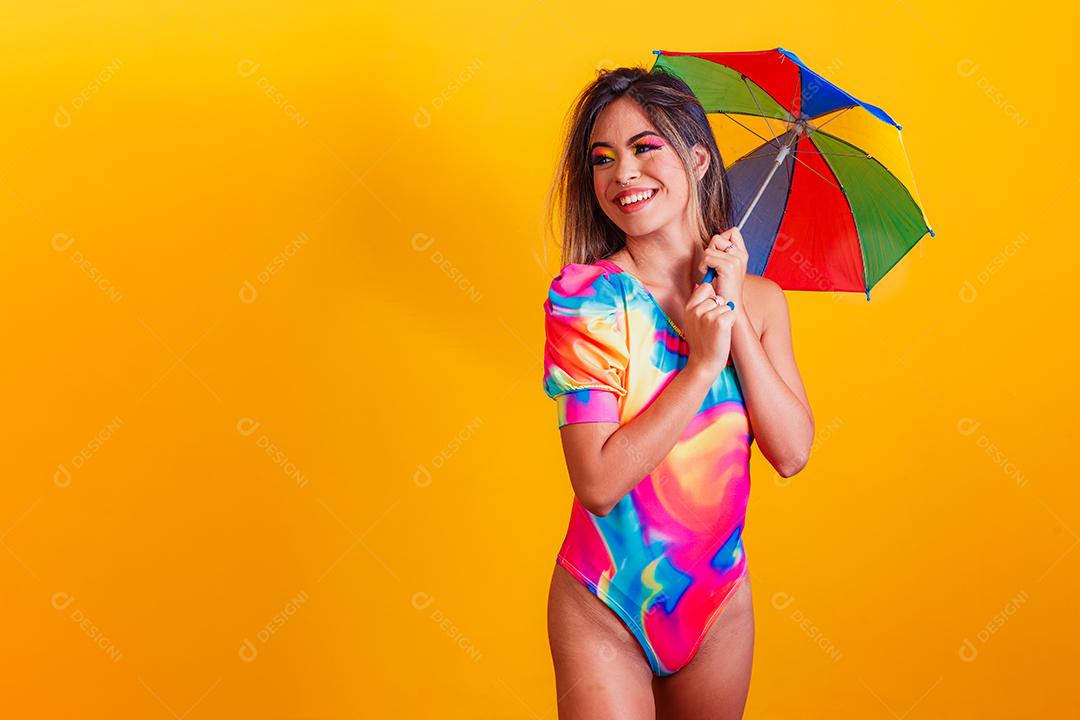 jovem mulher bonita vestida para carnaval