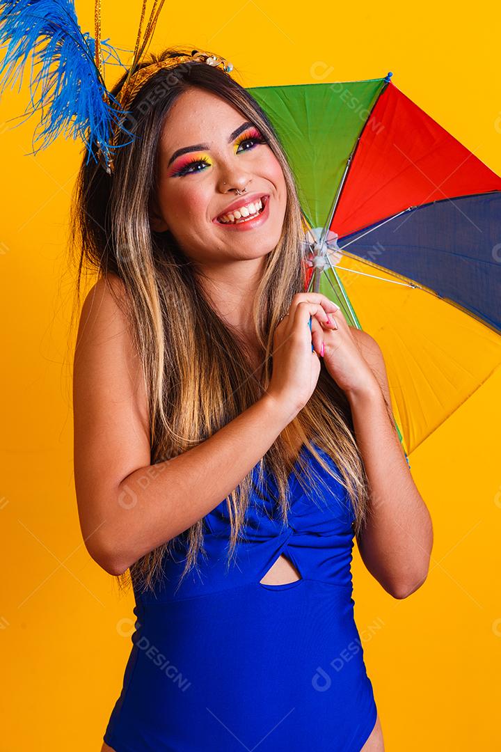 jovem mulher bonita vestida para carnaval