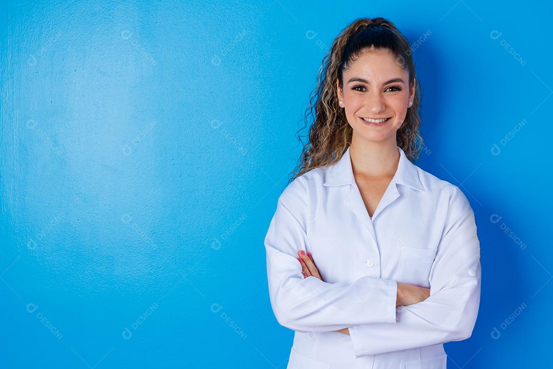 Retrato de confiante com experiência qualificada de sorriso radiante