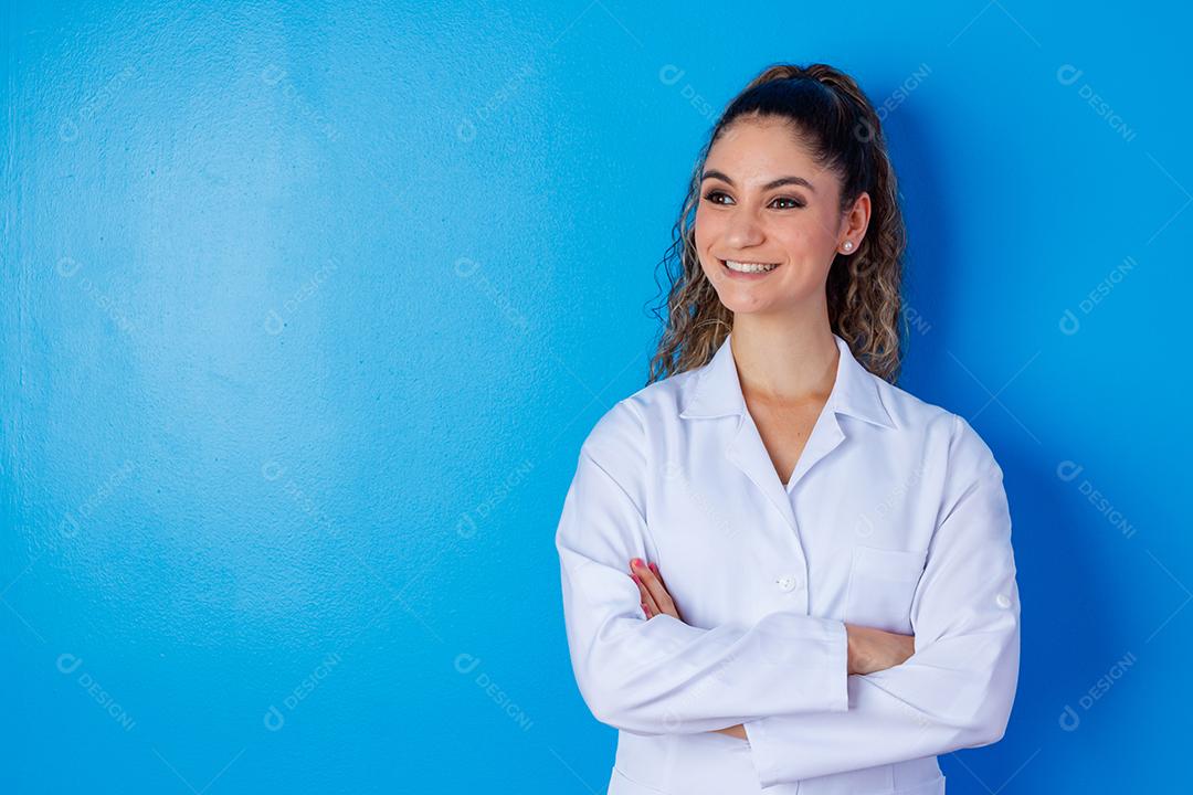 Retrato de confiante com experiência qualificada de sorriso radiante