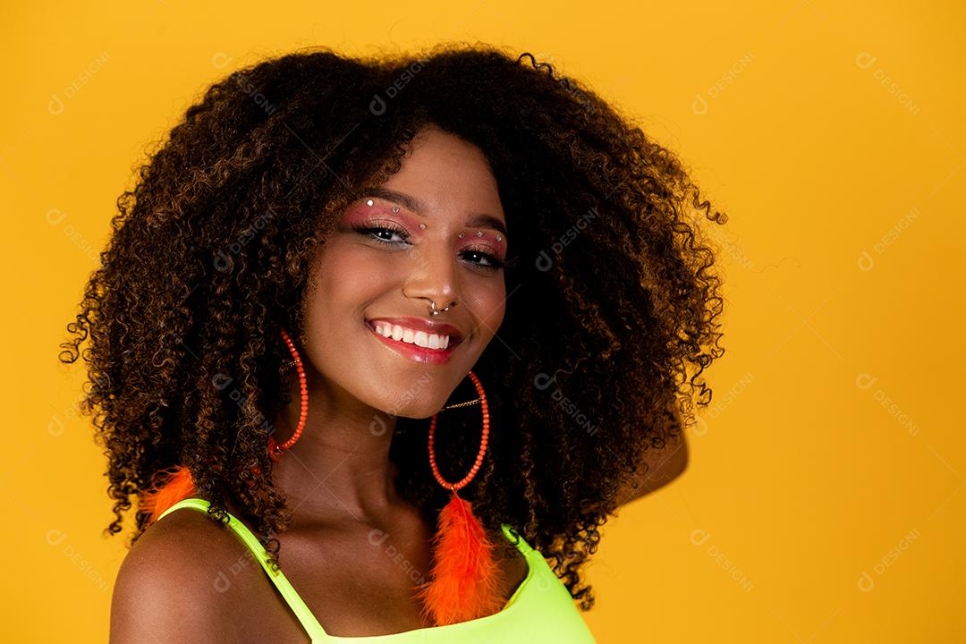 Carnaval Maquiagem para celebrar o Carnaval do Brasil. Tendência de maquiagem e acessórios para o carnaval.