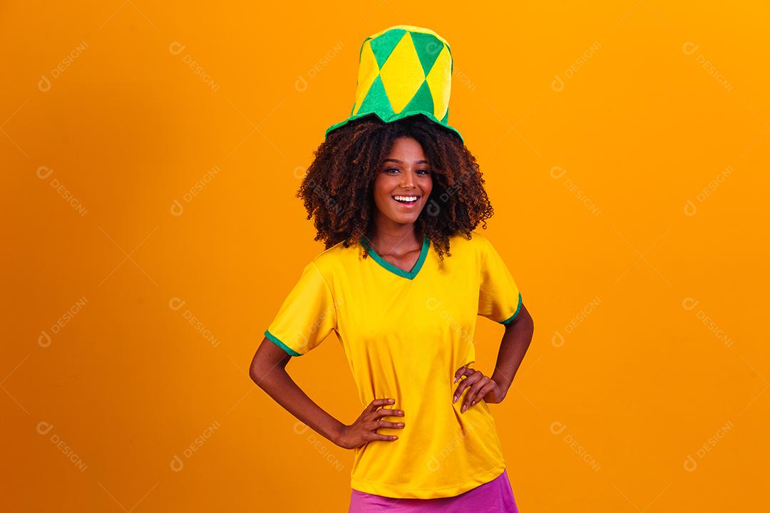 Fã Brasileira com com Chapéu e Camisa do Brasil