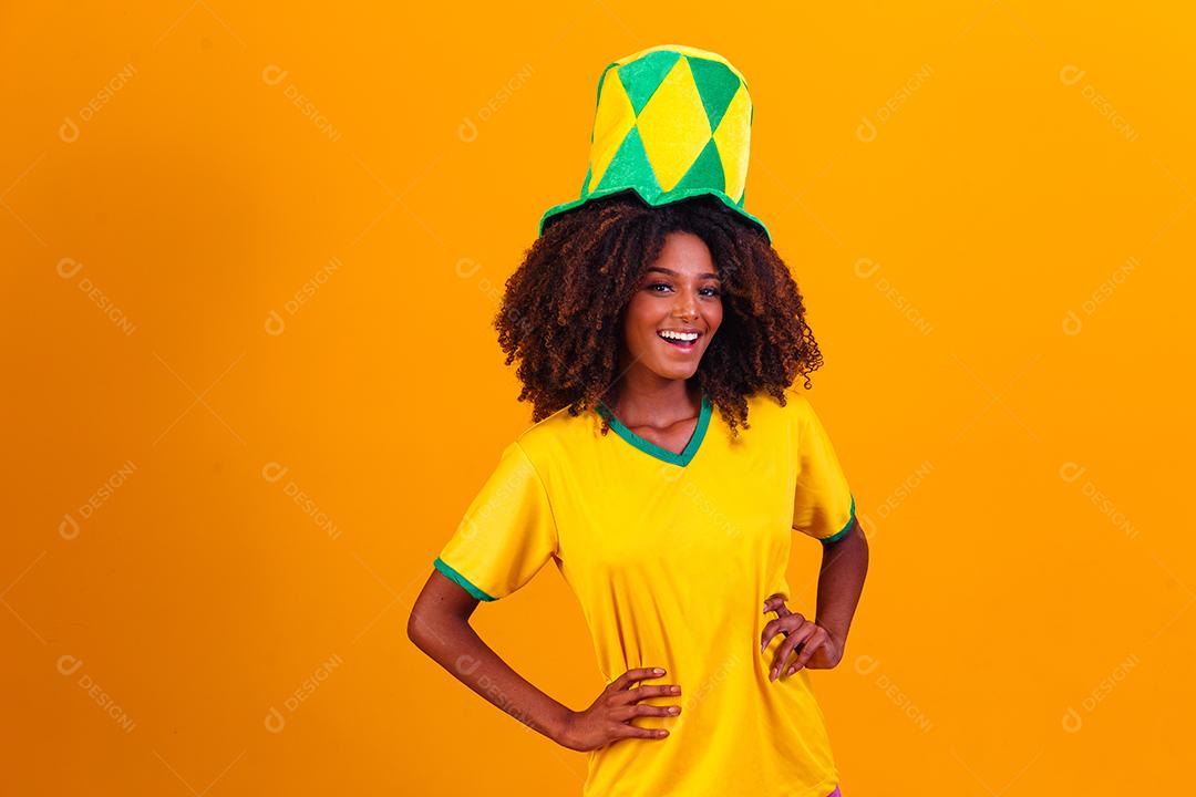 Fã Brasileira com com Chapéu e Camisa do Brasil