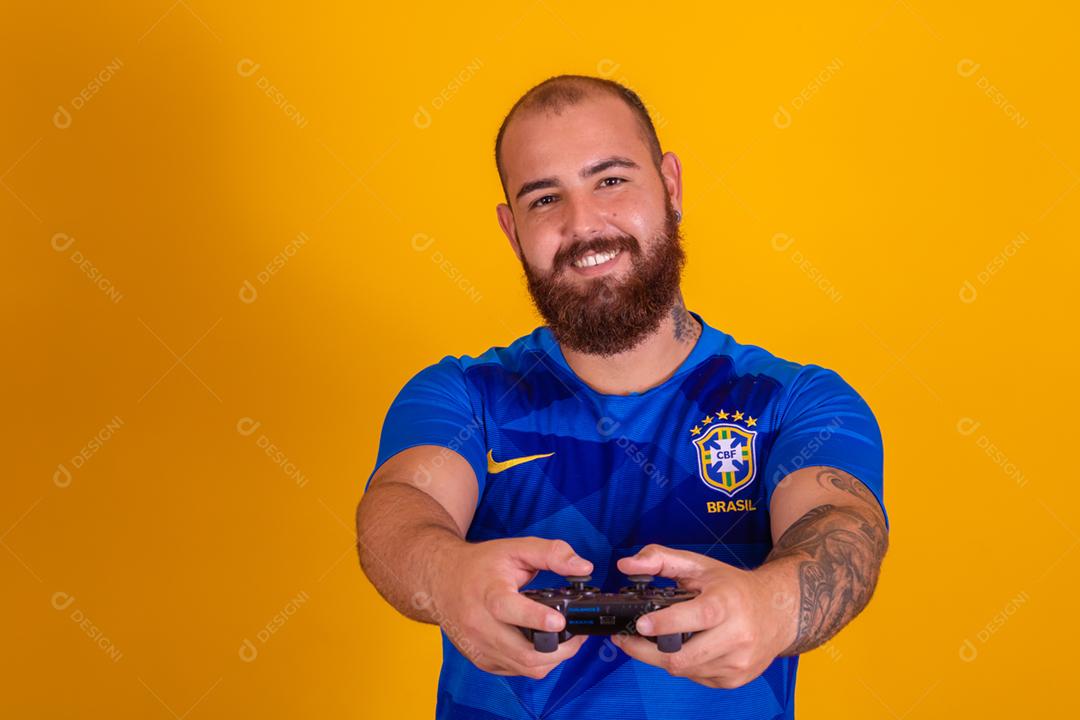 Homem jovem torcedor brasileiro