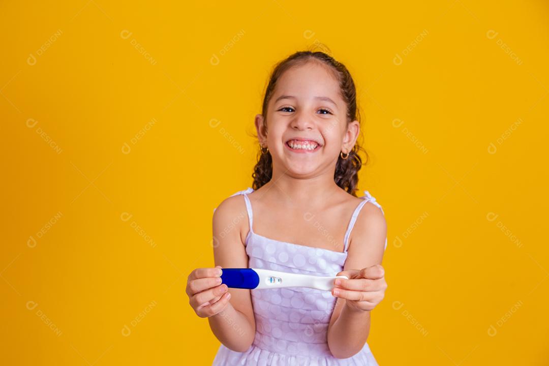 menina jovem familia teste positivo descendente gravidez irma bebe