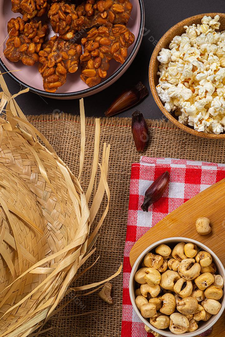 Doces típicos da festa junina brasileira - vista de cima