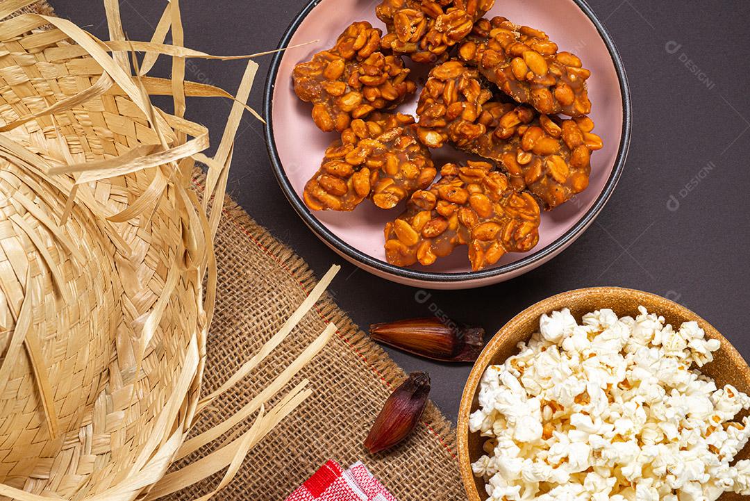 Doces típicos da festa junina brasileira - vista de cima