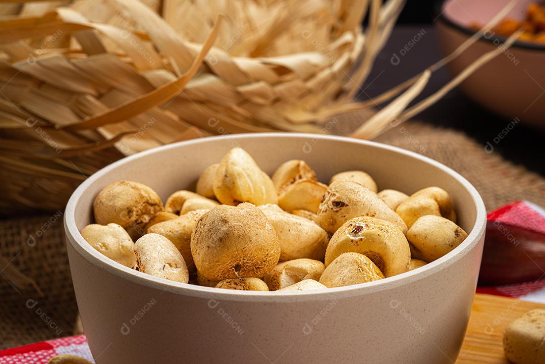 Doces típicos da Festa Junina Brasileira - Pipoca Doce.