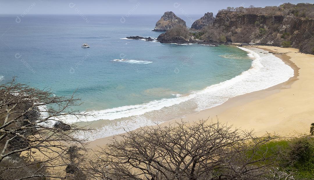Praia do Sancho na ilha de Fernando de Noronha, Brasil.