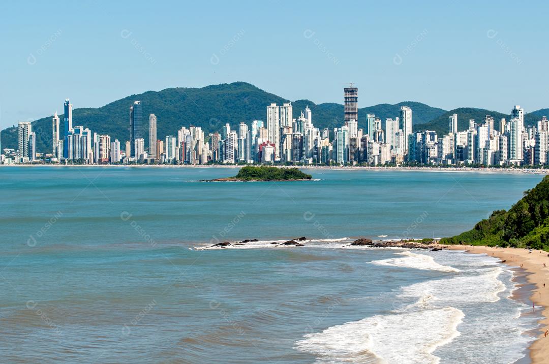 Vista aérea da Ilha das Cabras em Balneário Camboriú Brasil