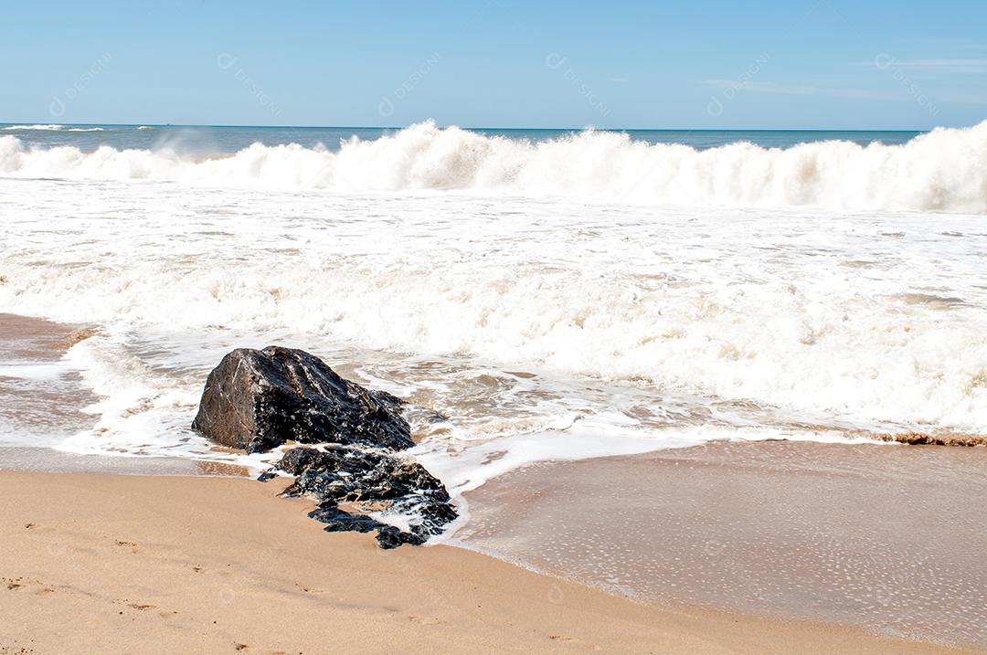 Ondas na Praia do Buraco em Balneário Camboriú-Brasil