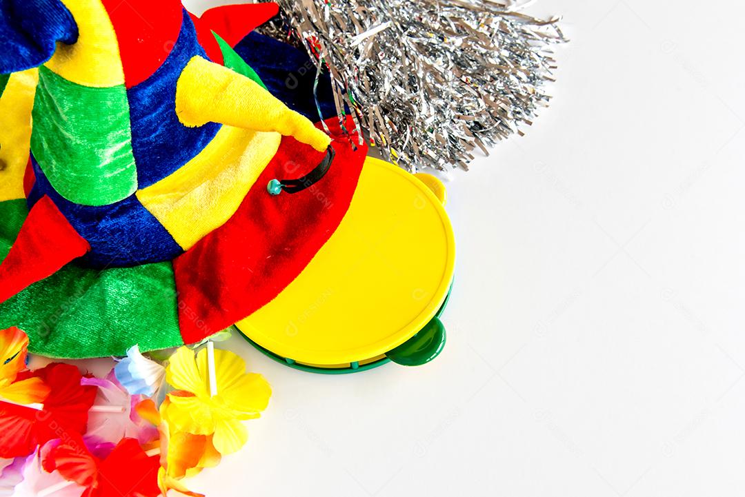 Conceito de carnaval em fundo branco, carnaval brasileiro.